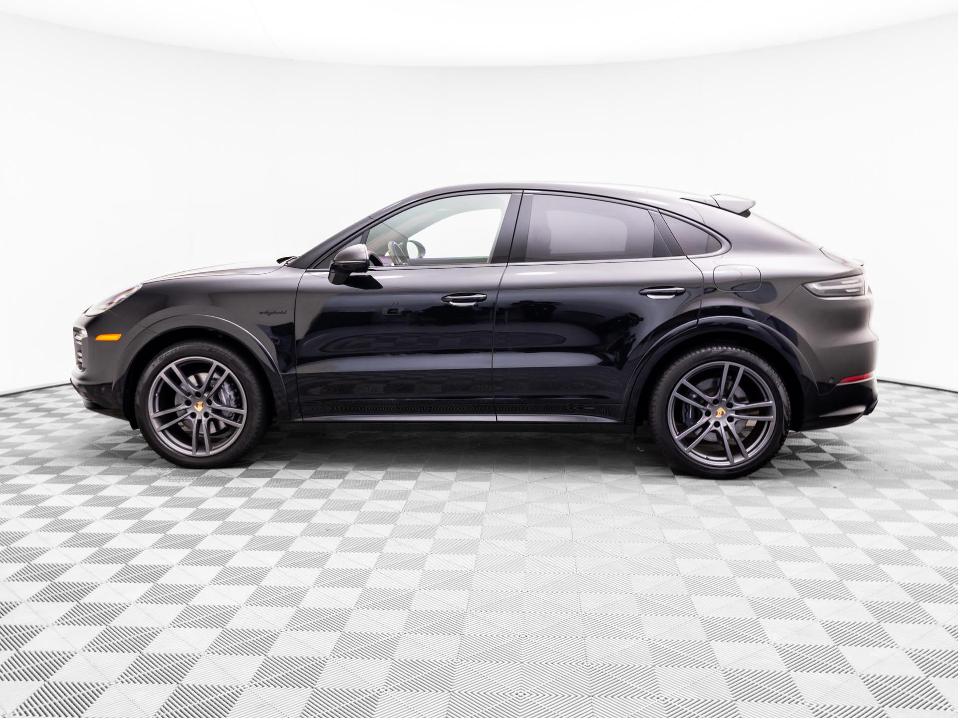 Used 2023 Porsche Cayenne Platinum Edition AWD/4WD image 2