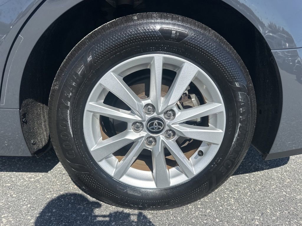 Used 2025 Toyota Camry LE image 28