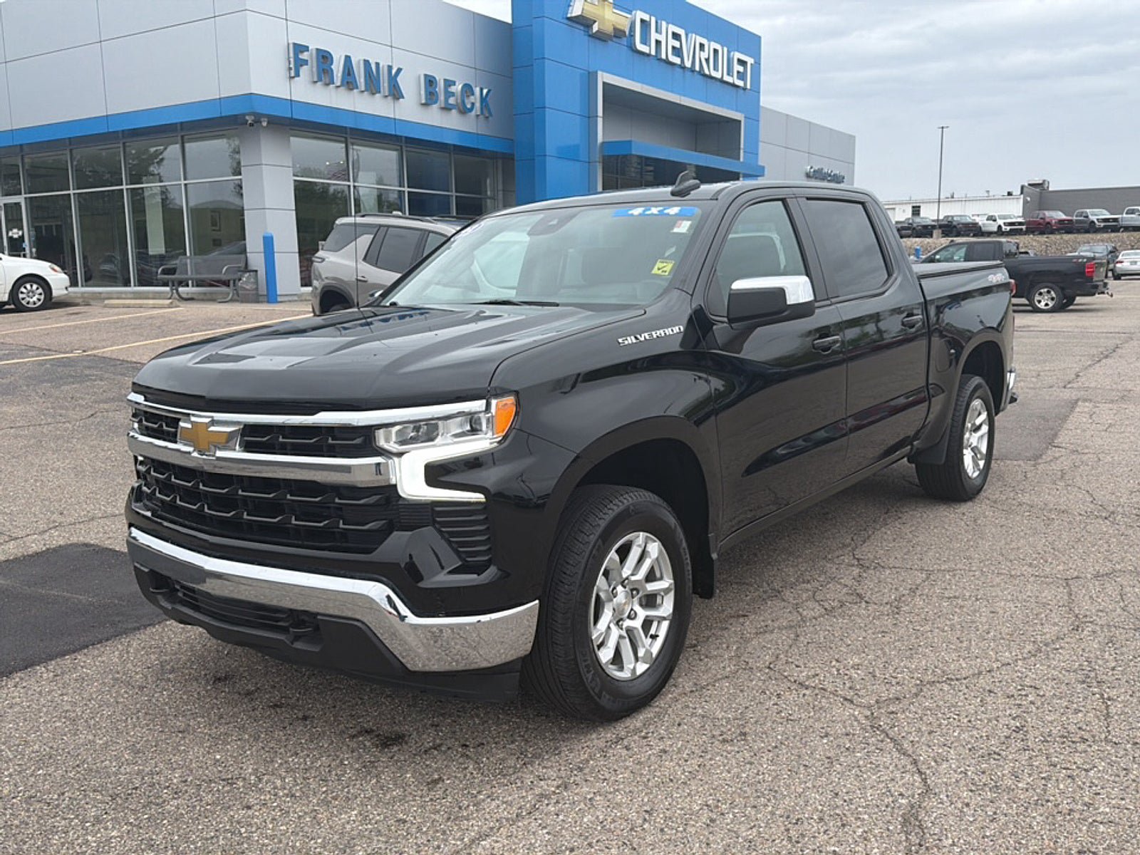 Used 2023 Chevrolet Silverado 1500 LT AWD/4WD image 1