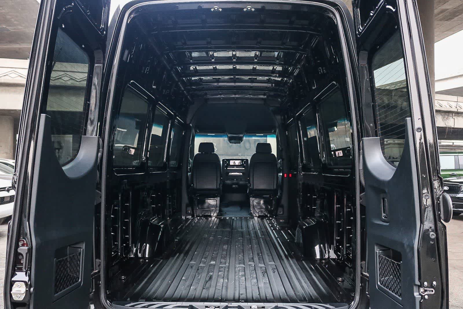 Used 2024 Mercedes-Benz Sprinter 2500 image 24