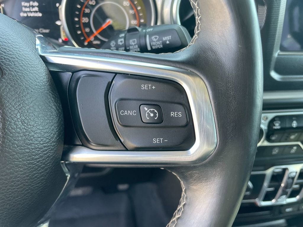 Used 2018 Jeep Wrangler Unlimited Sahara AWD/4WD image 17
