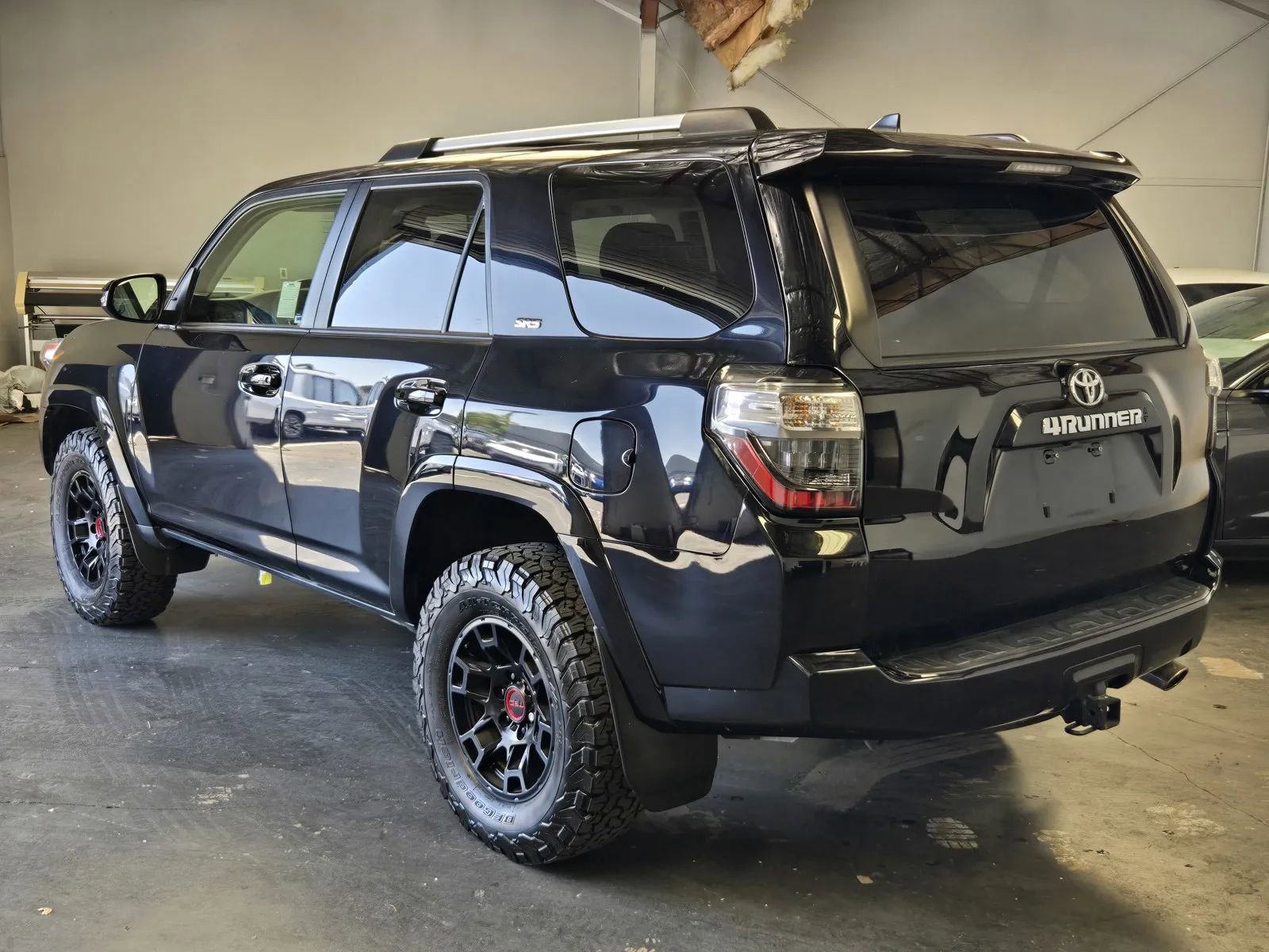 Used 2023 Toyota 4Runner SR5 Premium w/ Moonroof Package AWD/4WD image 2