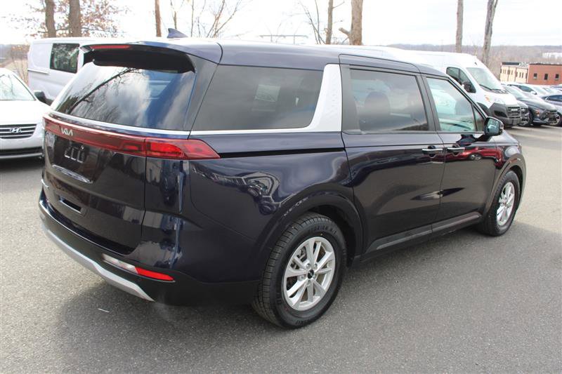 Used 2022 Kia Carnival LX image 8