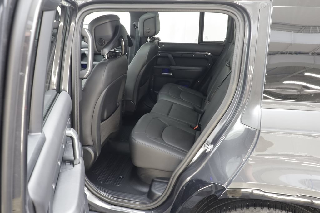 Certified 2025 Land Rover Defender 110 X-Dynamic SE AWD/4WD image 15
