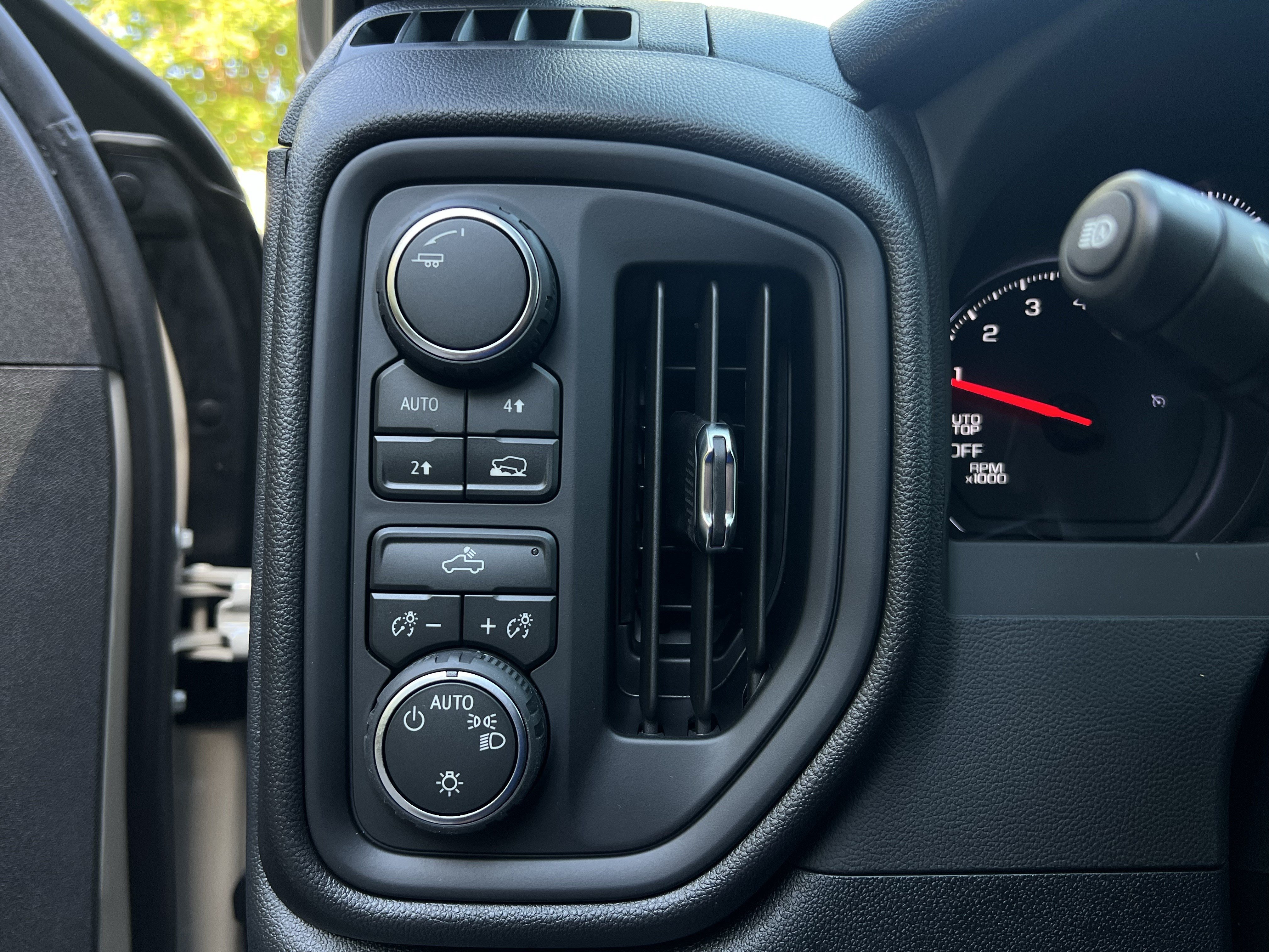 New 2026 Chevrolet Silverado 1500 Custom w/ Turbomax Blackout Package AWD/4WD image 20