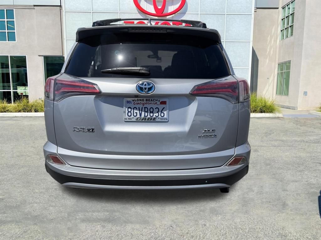 Used 2018 Toyota RAV4 XLE AWD/4WD image 6
