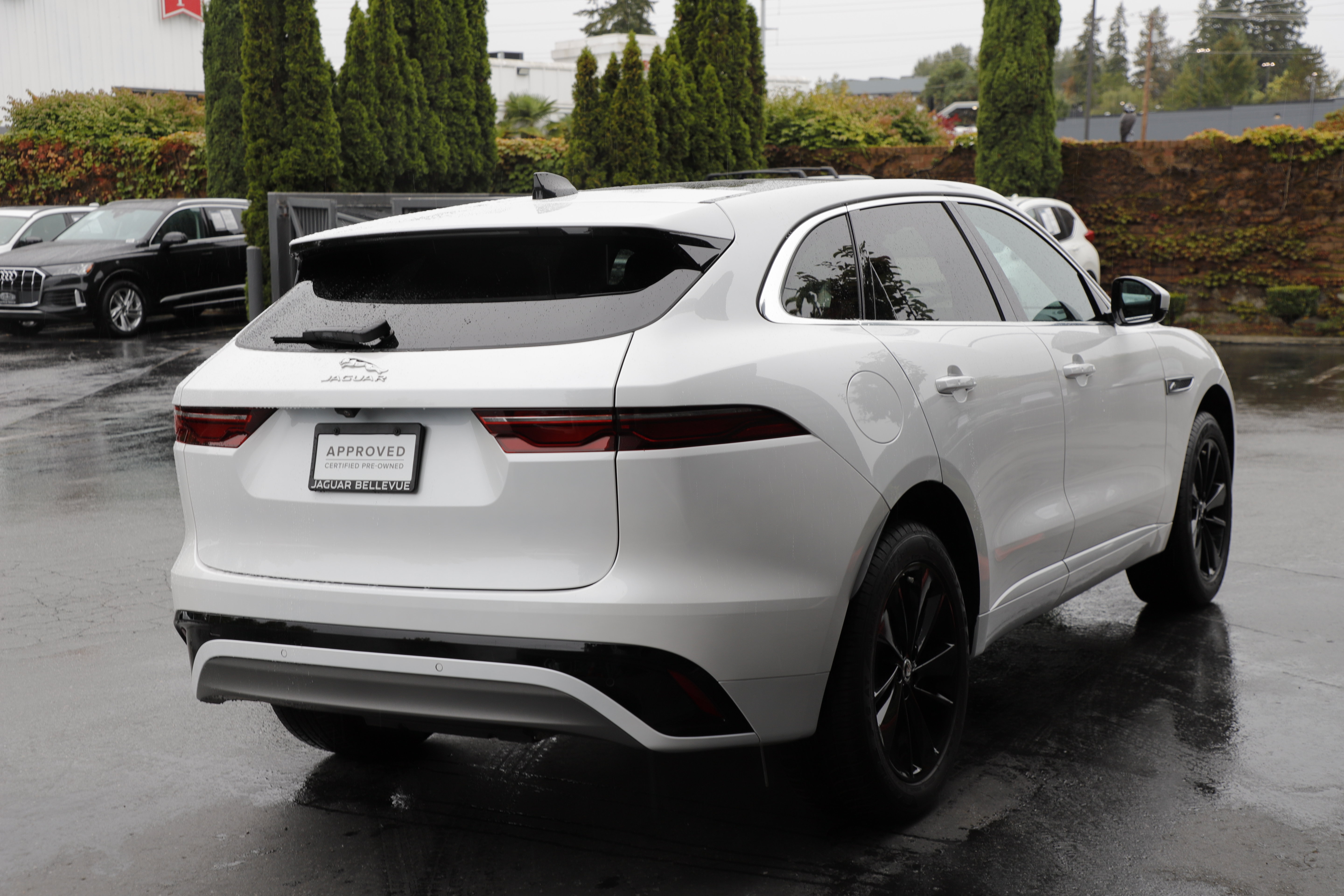 Certified 2025 Jaguar F-PACE R-Dynamic S AWD/4WD image 8