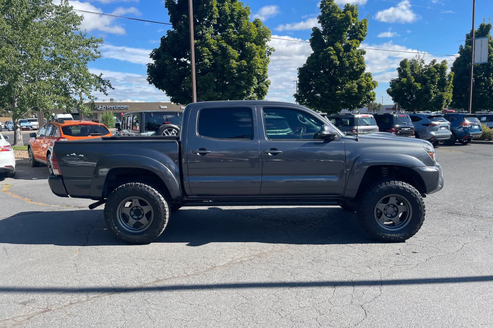 Used 2015 Toyota Tacoma 4x4 Double Cab w/ TRD Sport Package image 6