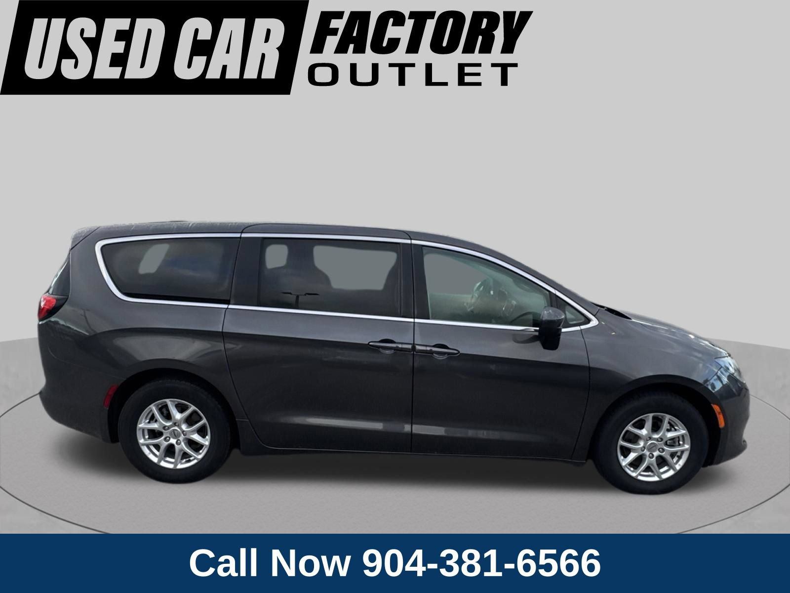 Used 2022 Chrysler Voyager LX FWD image 6