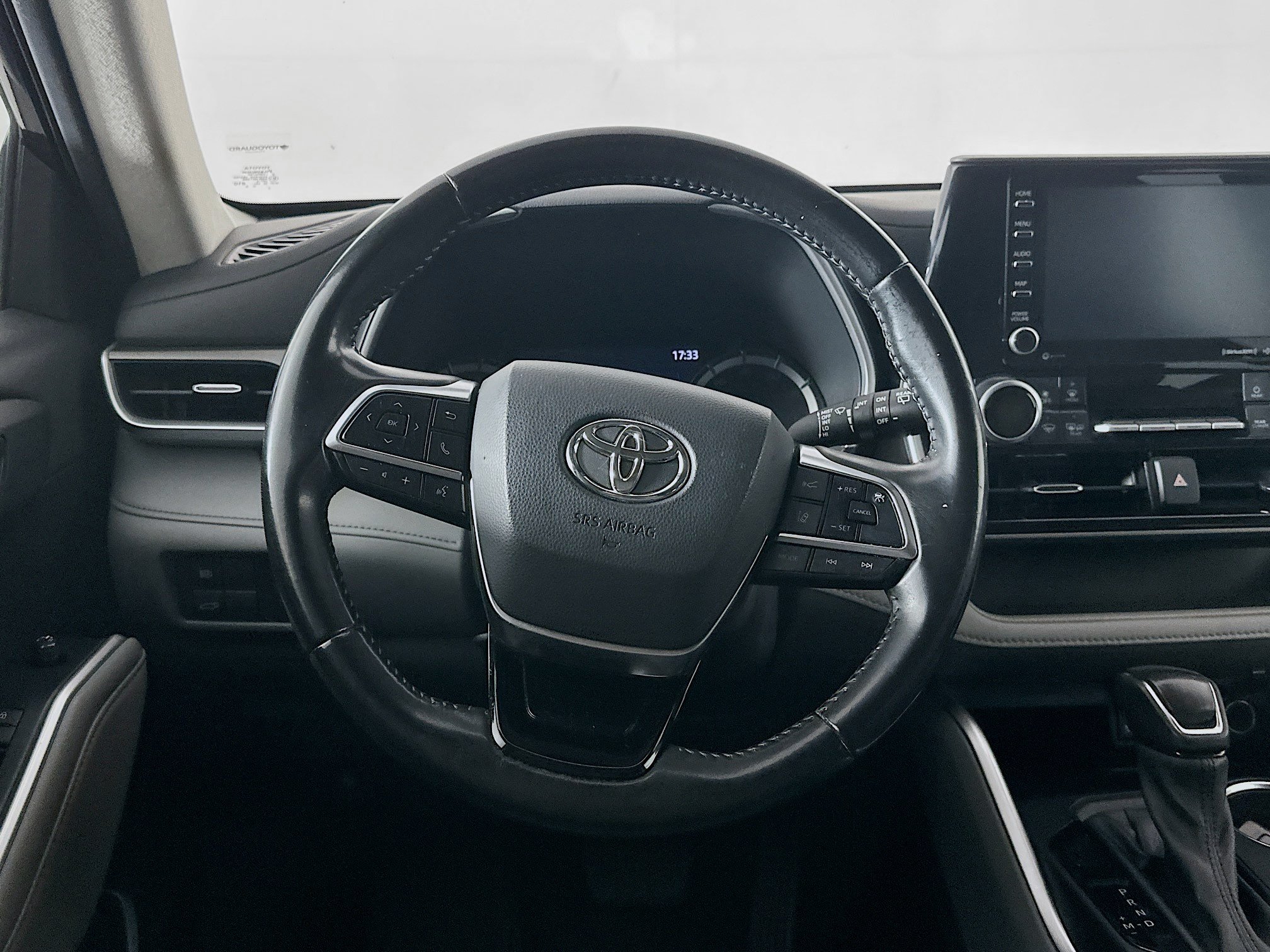 Used 2021 Toyota Highlander XLE AWD/4WD image 18