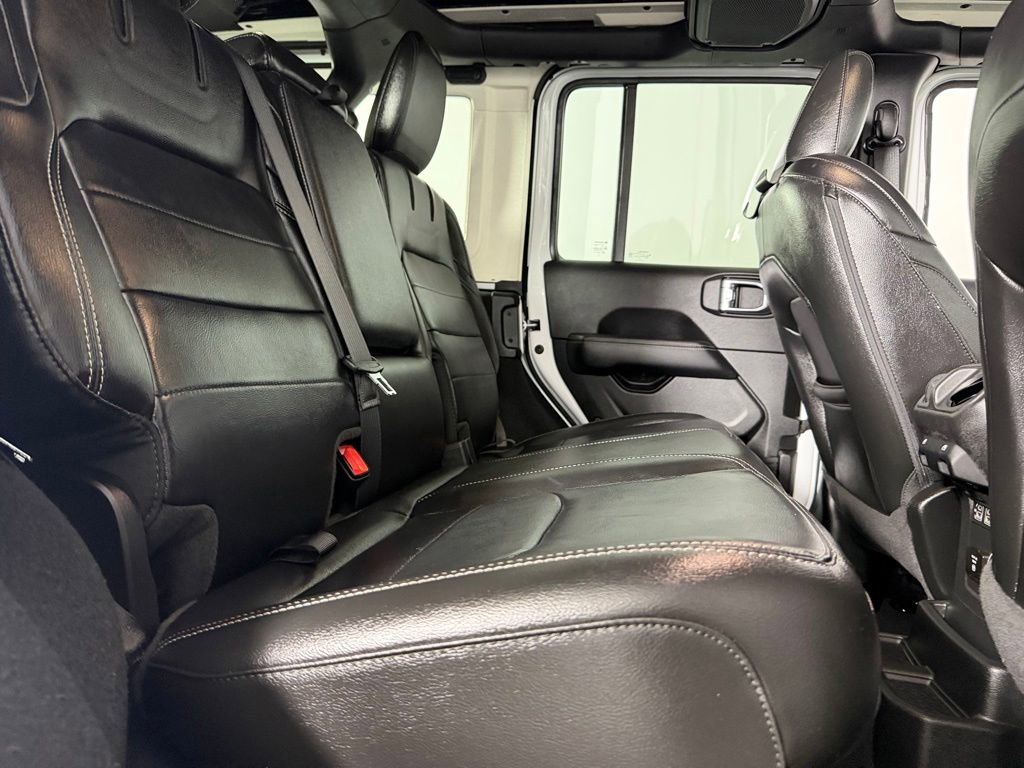 Used 2022 Jeep Wrangler Unlimited Sahara w/ Cold Weather Group AWD/4WD image 31