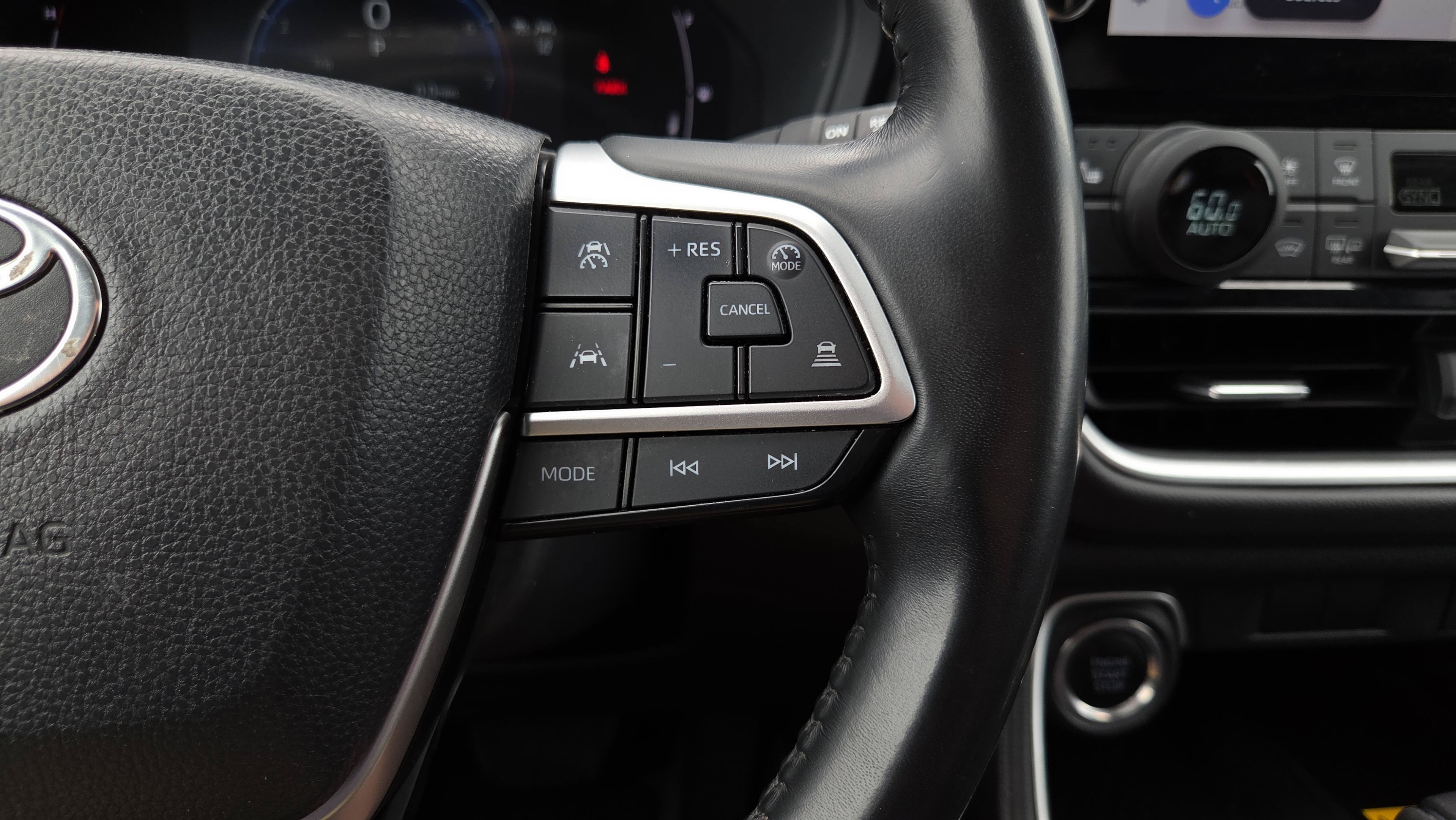 Certified 2024 Toyota Grand Highlander FWD image 30