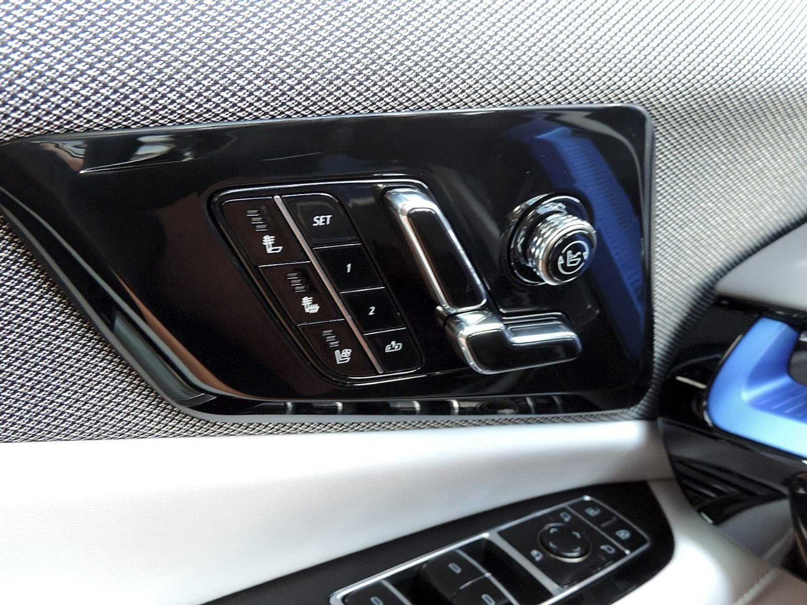 New 2026 Cadillac Optiq Luxury 2 image 22
