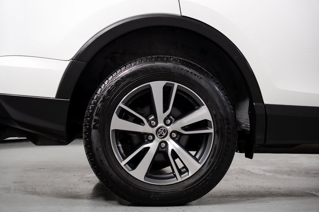 Used 2016 Toyota RAV4 XLE FWD image 6