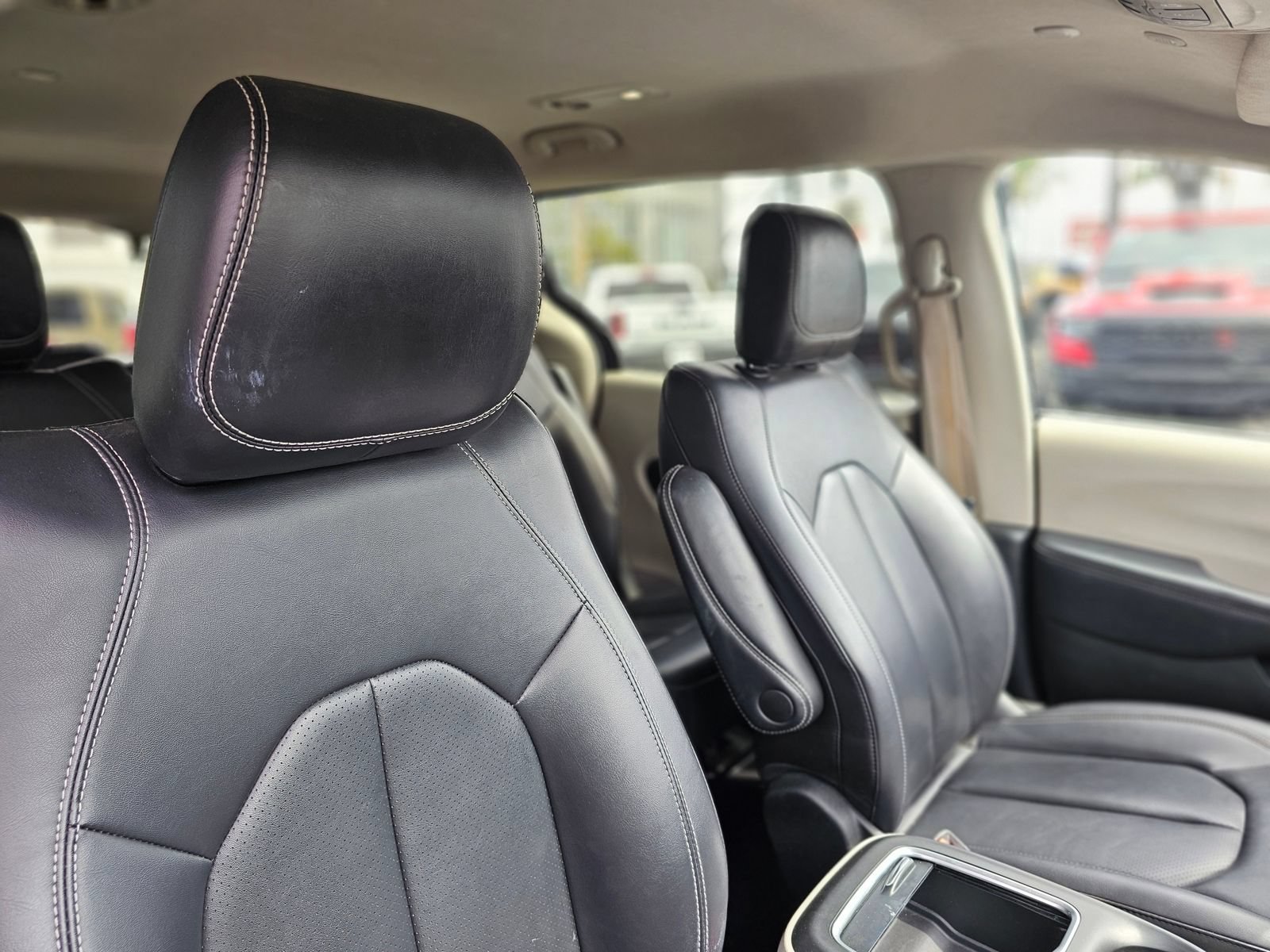 Used 2024 Chrysler Pacifica Limited FWD image 30