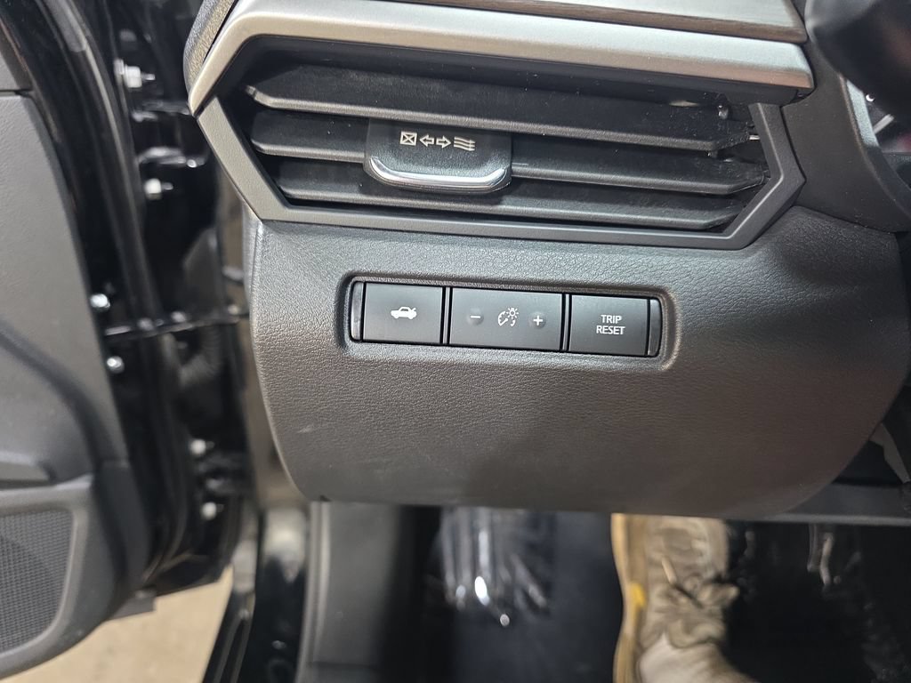 Used 2024 Nissan Altima 2.5 SV FWD image 24