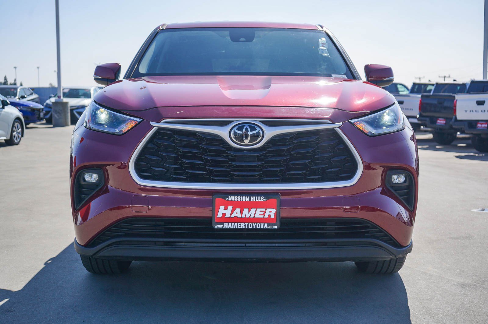 Used 2021 Toyota Highlander LE image 2