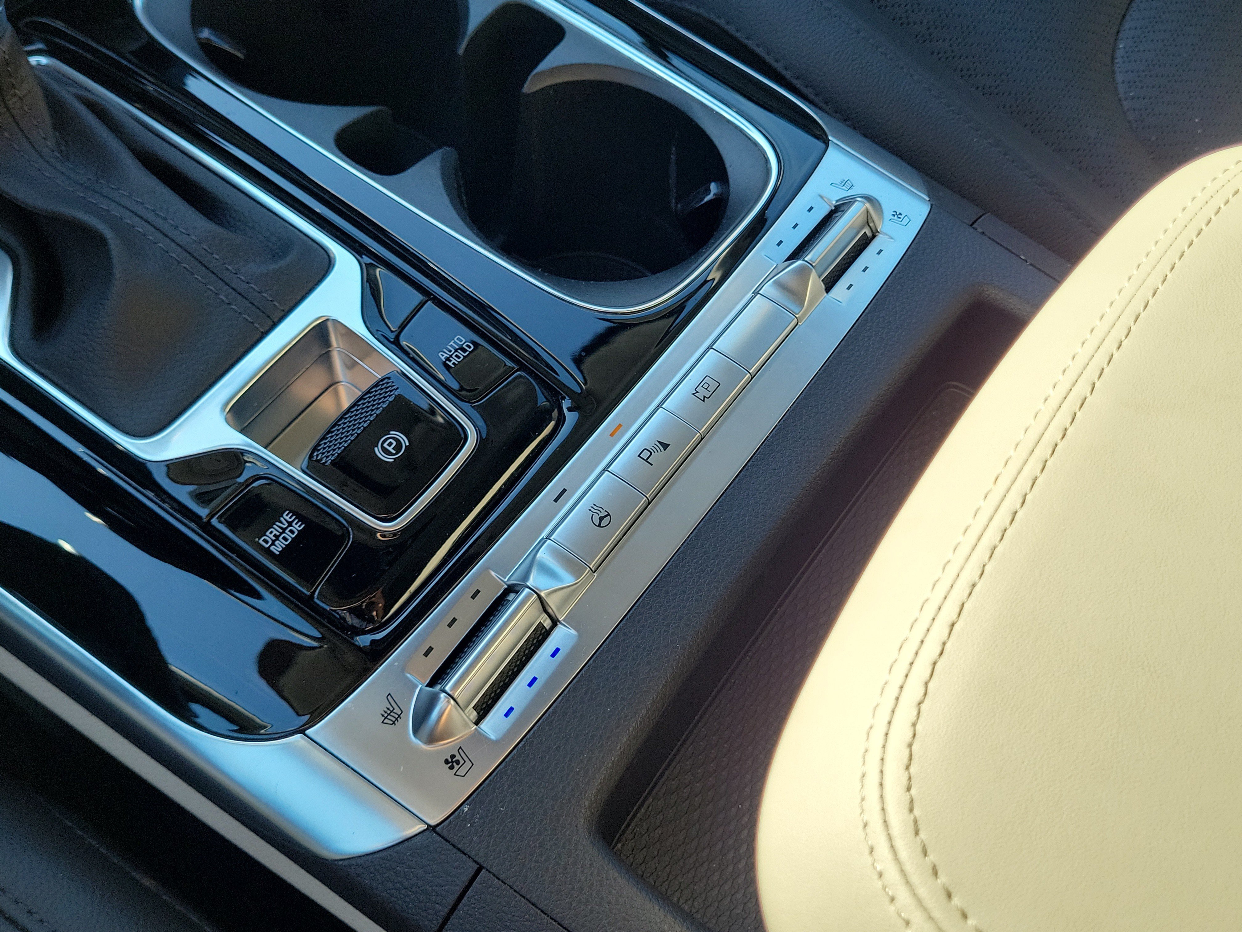Certified 2024 Kia Carnival SX Prestige FWD image 38