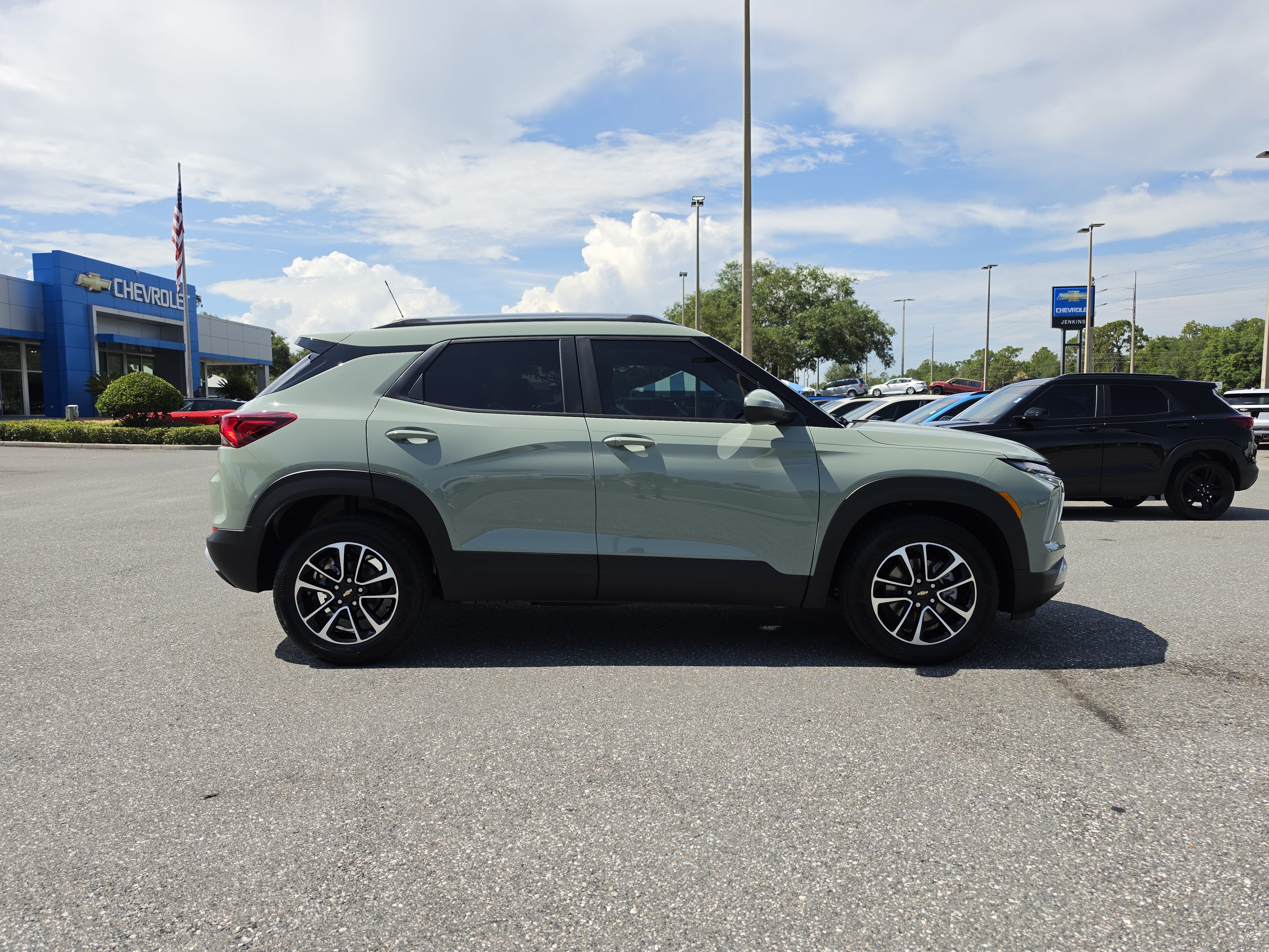 New 2026 Chevrolet TrailBlazer LT w/ LT Cold Weather Package FWD image 3
