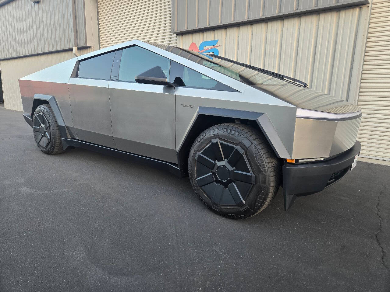 Used 2024 Tesla Cybertruck AWD Crew Cab image 12
