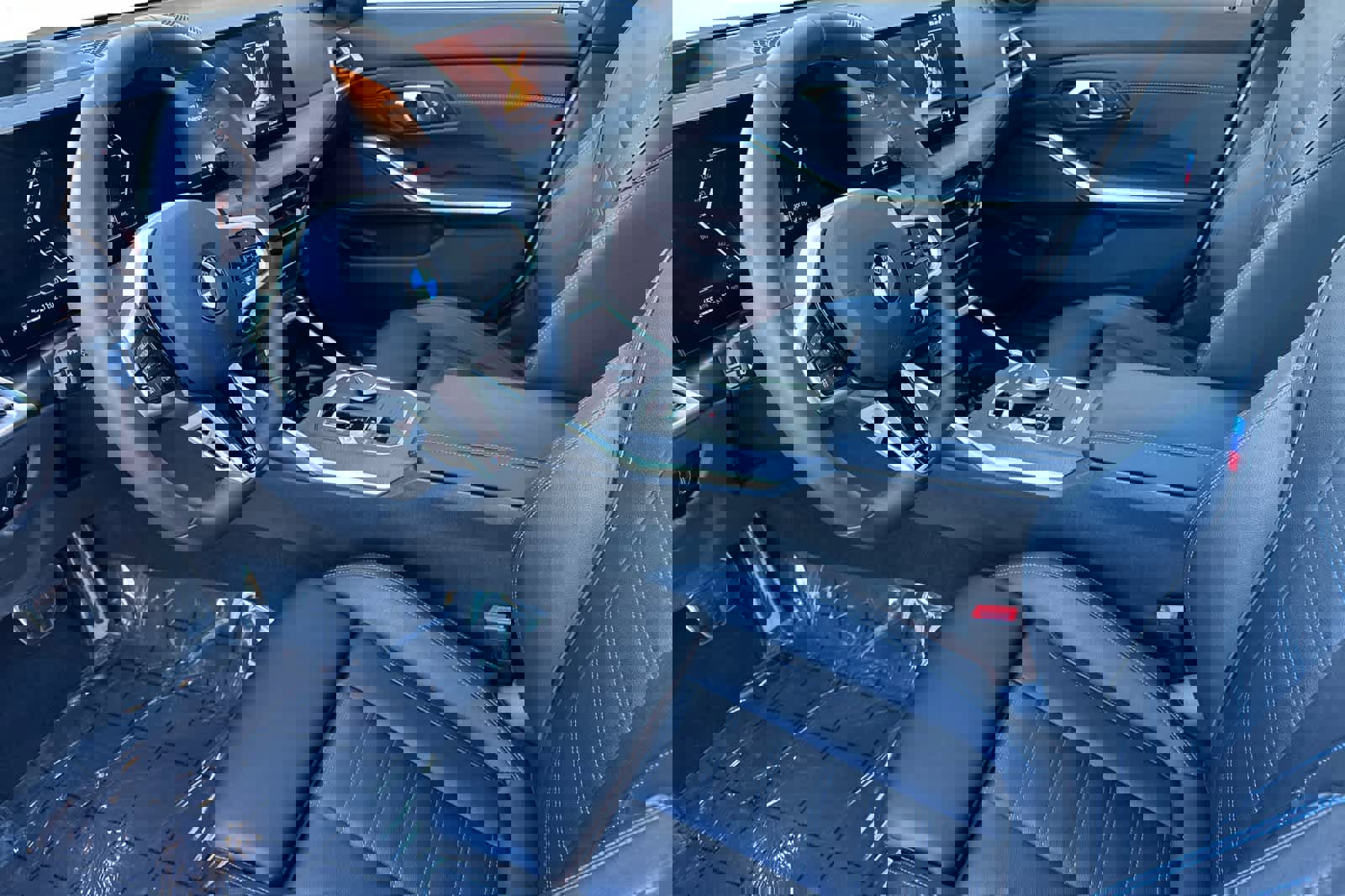 Used 2025 BMW 330i Sedan w/ M Sport Package image 11