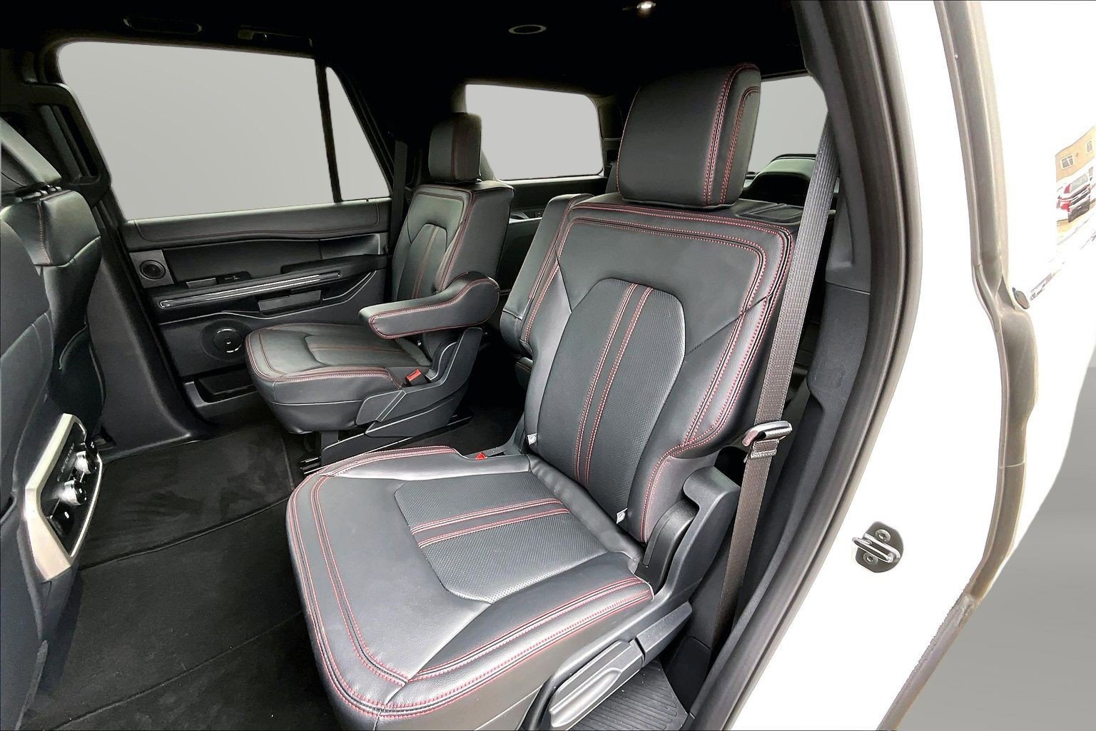 Used 2024 Ford Expedition Limited image 18