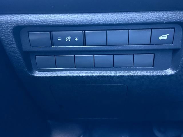 Used 2024 Mitsubishi Outlander SE Black Edition image 18