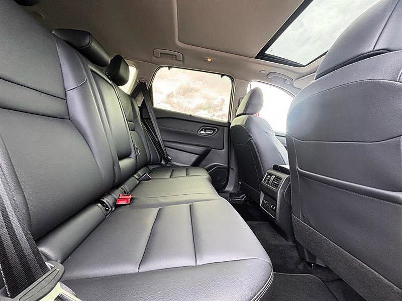 Used 2025 Nissan Rogue SL w/ Tech Package image 51