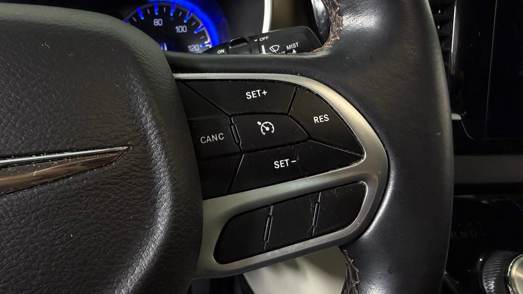 Used 2018 Chrysler Pacifica Touring-L w/ Premium Audio Group FWD image 19