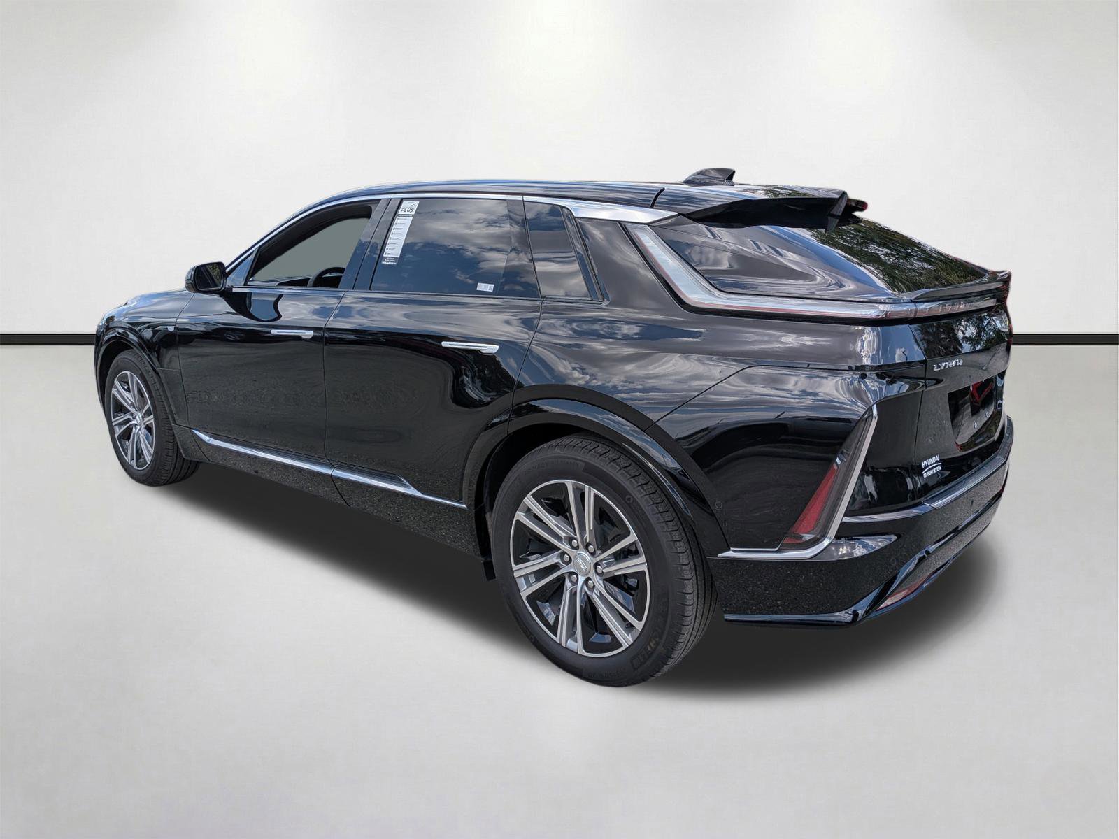 Used 2024 Cadillac Lyriq Luxury w/ LPO, Floor Liner Package image 6