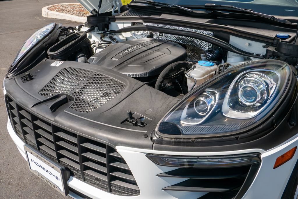 Used 2018 Porsche Macan AWD/4WD image 25