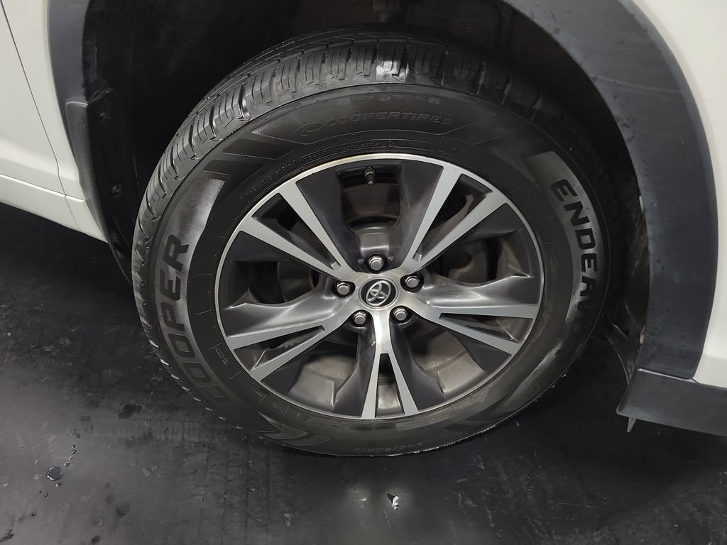 Used 2016 Toyota Highlander XLE AWD/4WD image 10