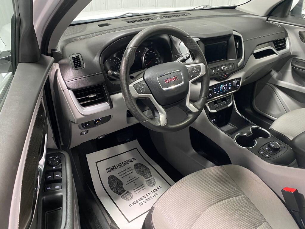 Used 2023 GMC Terrain SLE w/ Driver Convenience Package image 2