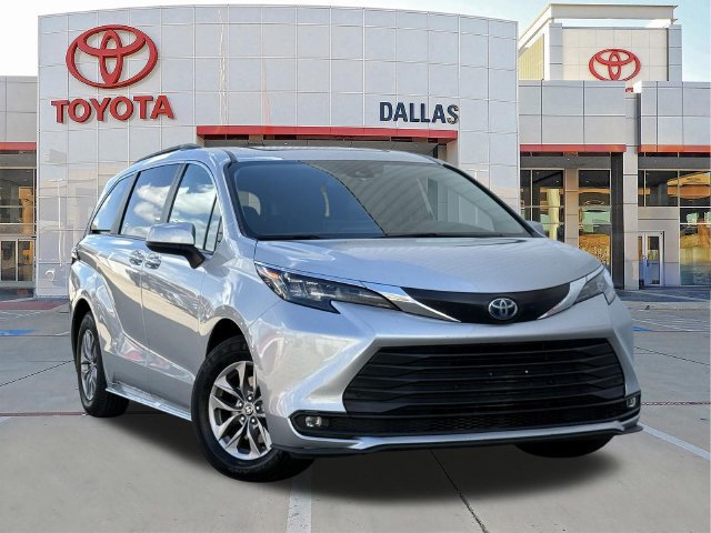 Used 2025 Toyota Sienna XLE