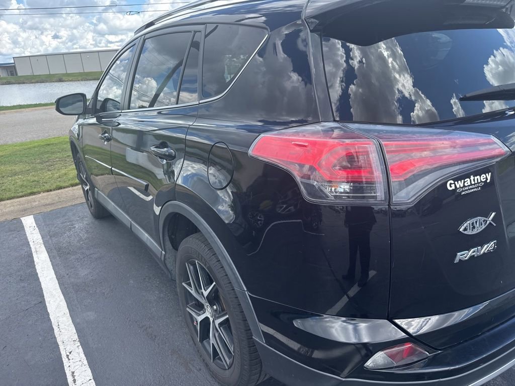 Used 2017 Toyota RAV4 SE FWD image 5