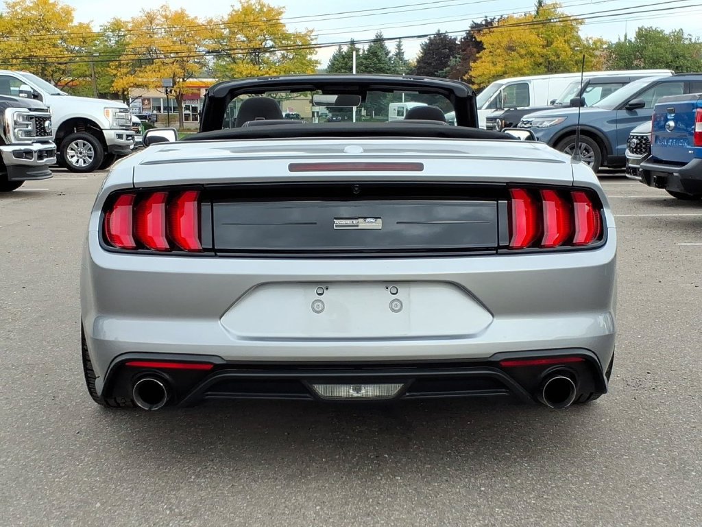 Used 2022 Ford Mustang Convertible RWD image 4