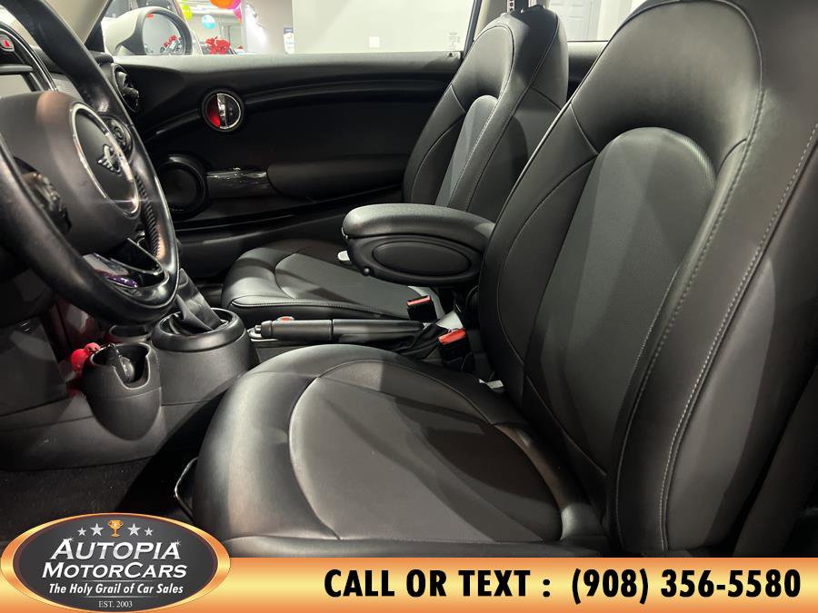 Used 2019 MINI Cooper 2-Door Hardtop w/ Storage Package image 10