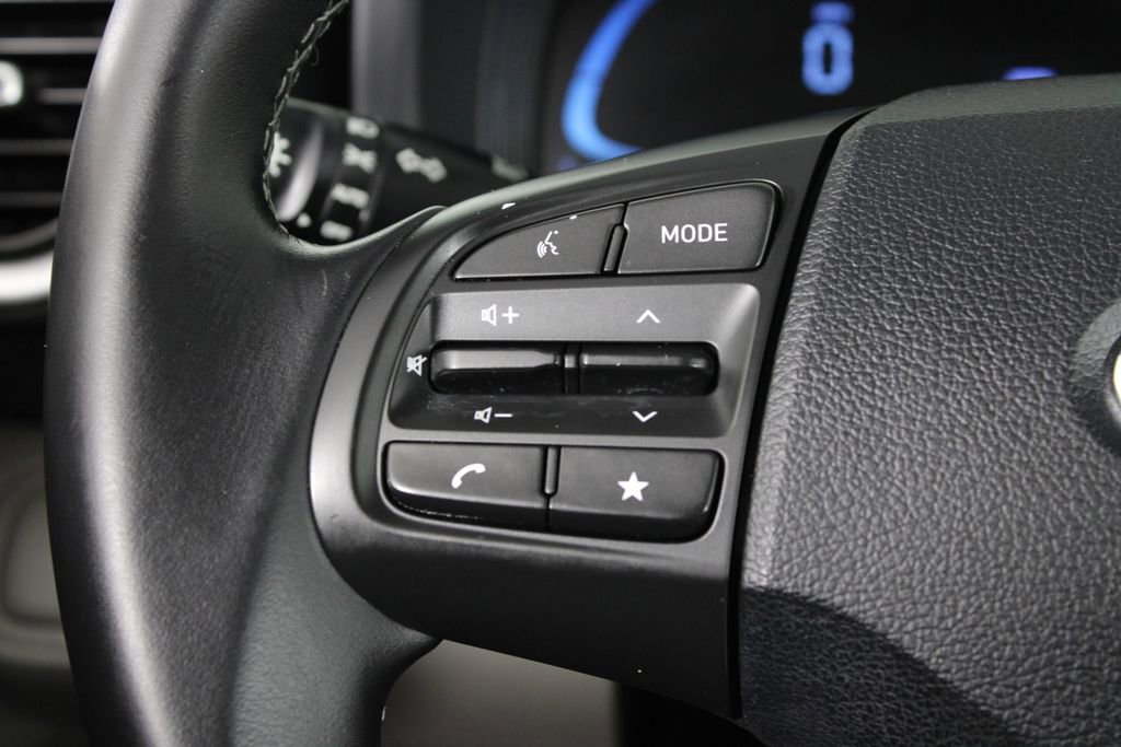 Certified 2023 Hyundai Venue SEL image 25