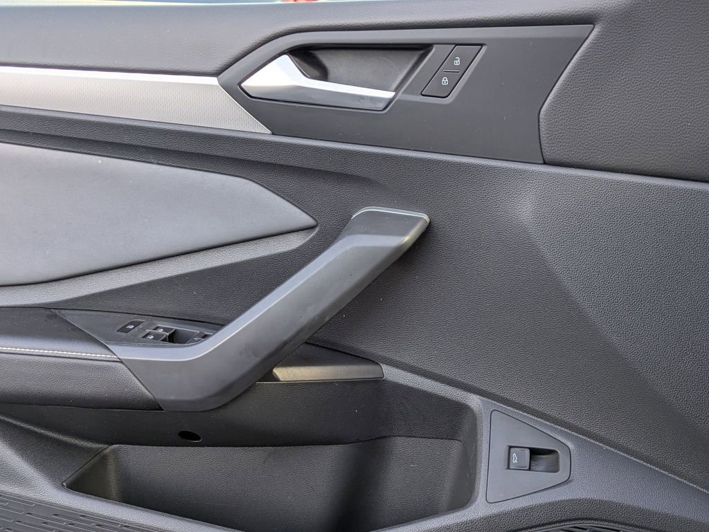 Used 2025 Volkswagen Jetta SE image 11