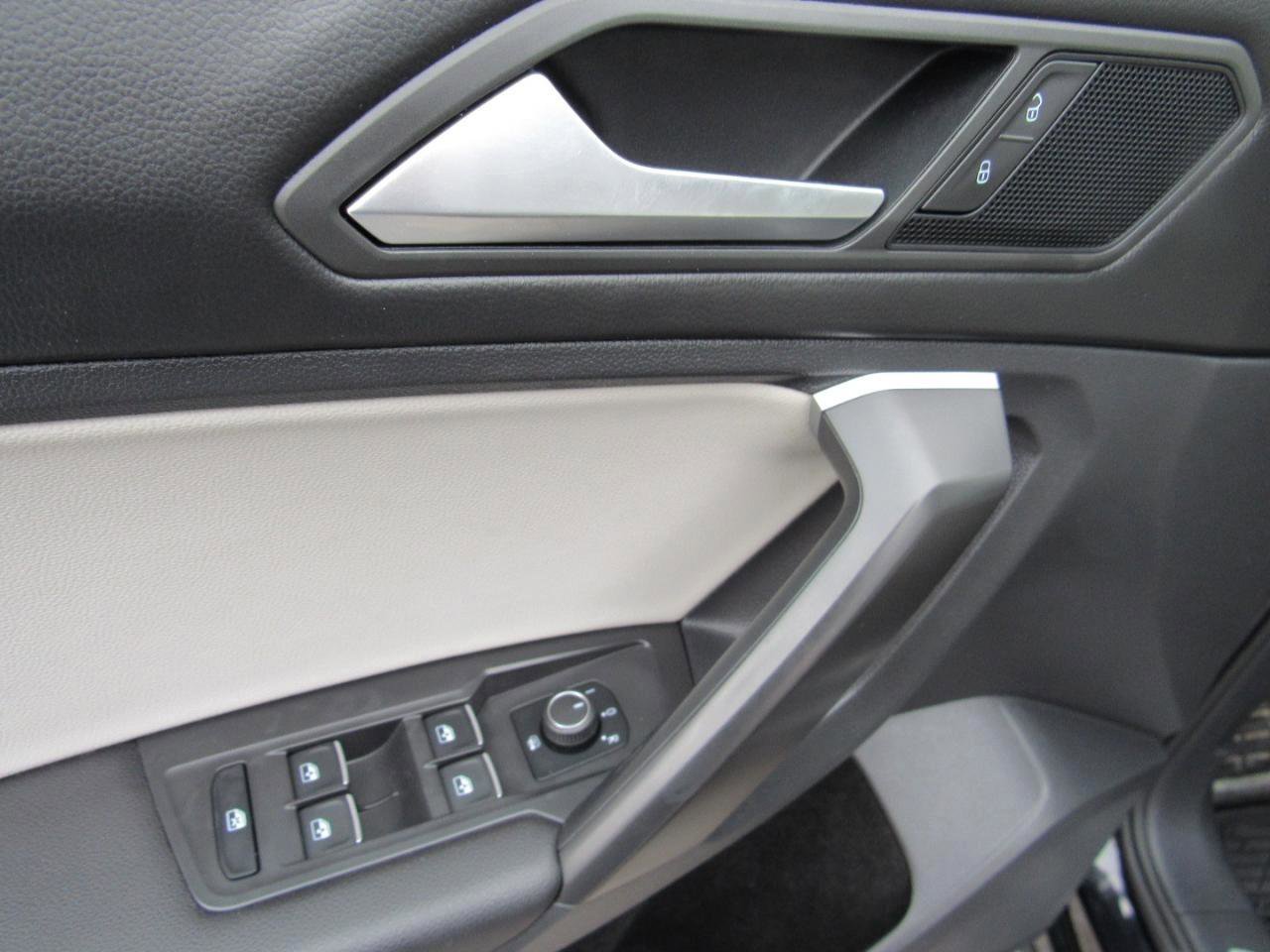 Used 2021 Volkswagen Tiguan SE R-Line image 12