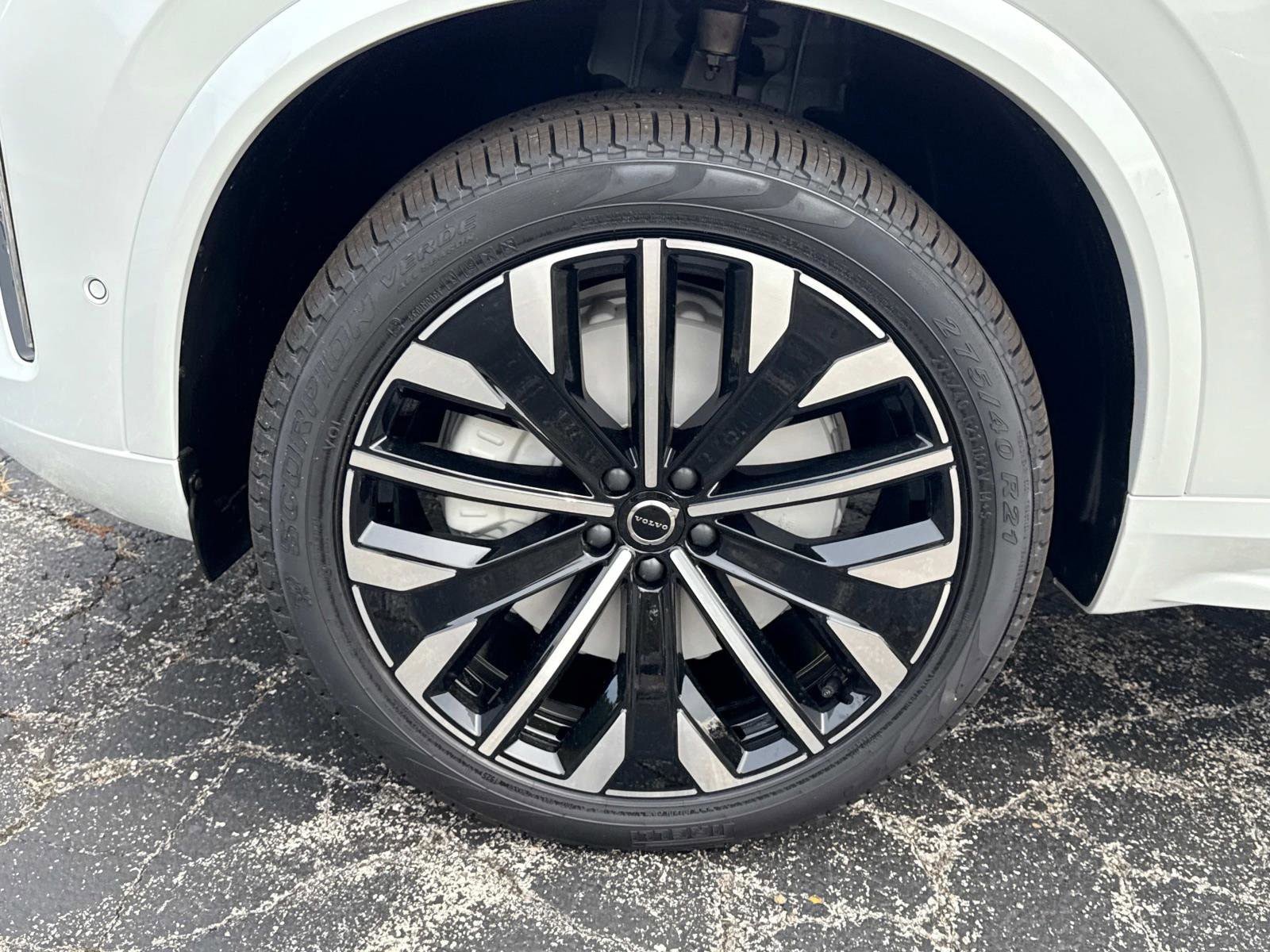 New 2026 Volvo XC90 B6 Plus w/ Protection Package AWD/4WD image 10
