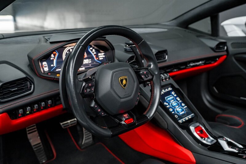 Used 2021 Lamborghini Huracan EVO RWD image 21