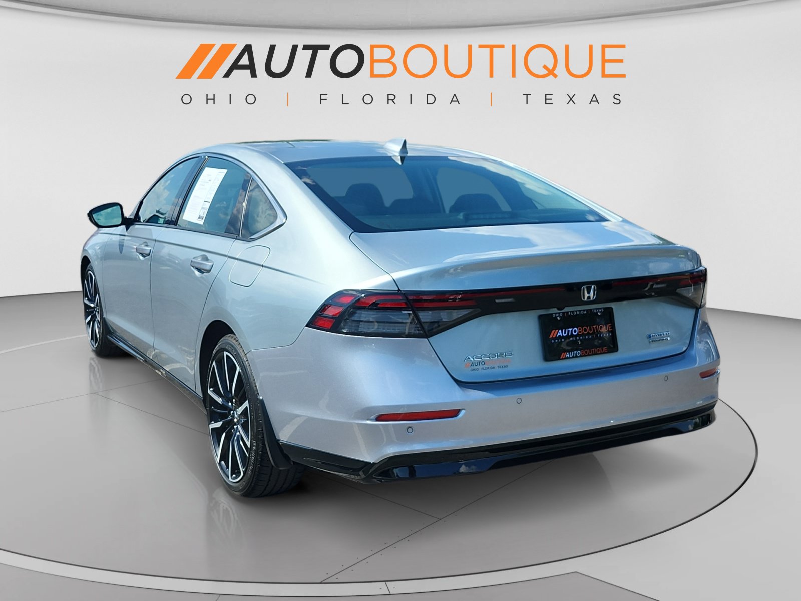 Used 2024 Honda Accord Touring image 3