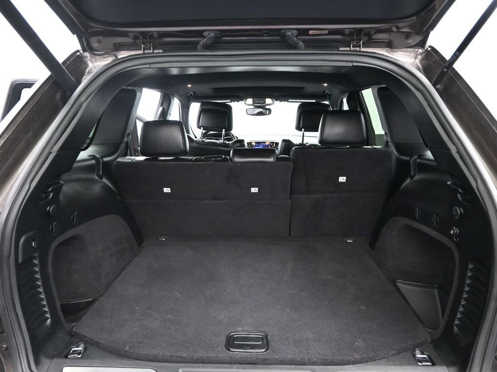 Used 2019 Jeep Grand Cherokee Limited image 11