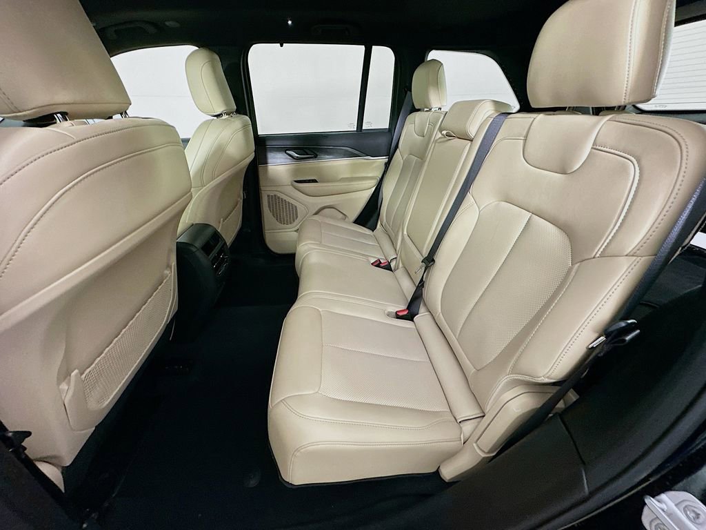 Certified 2025 Jeep Grand Cherokee Limited w/ Luxury Tech Group II image 37