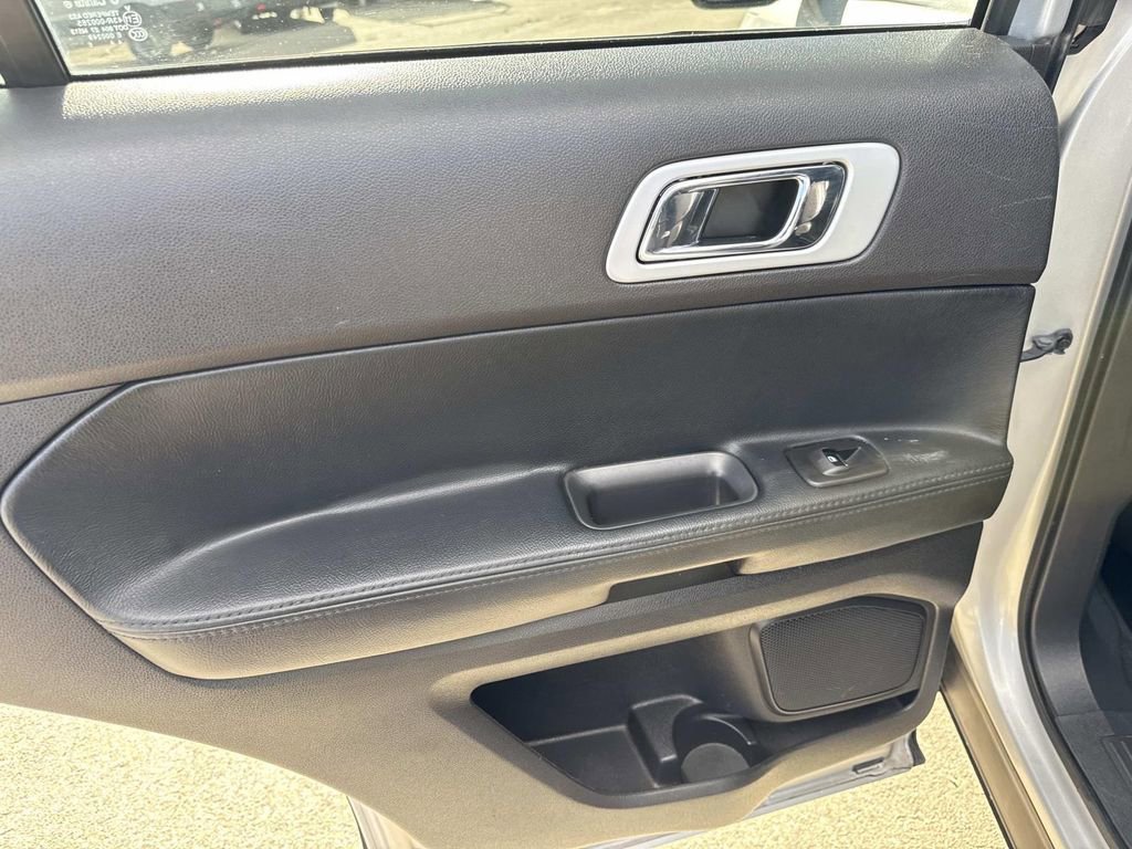 Used 2015 Ford Explorer XLT w/ Equipment Group 202B image 12
