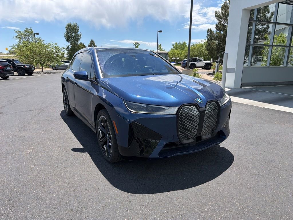 Used 2024 BMW iX xDrive50 w/ Premium Package AWD/4WD image 7
