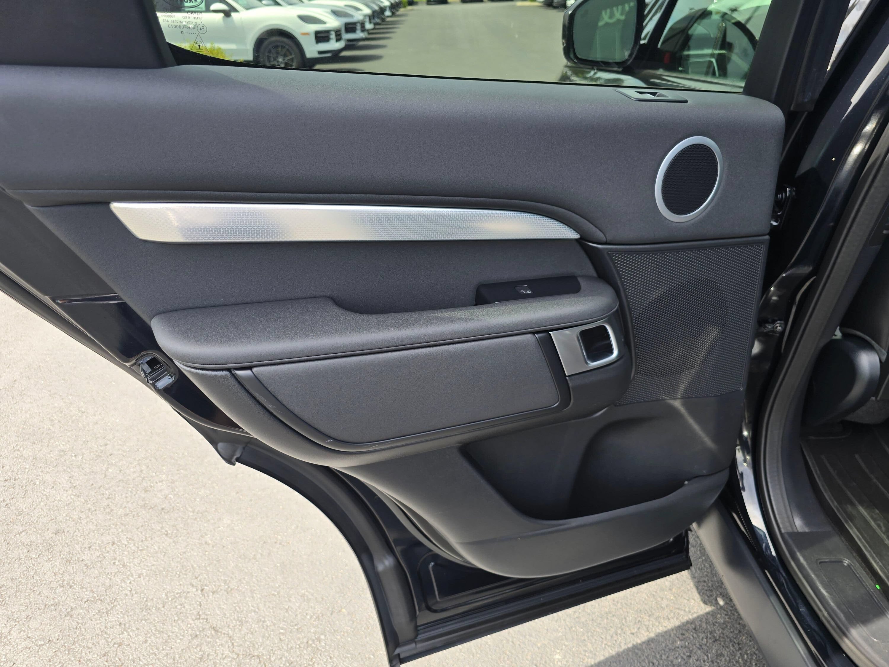 Used 2020 Land Rover Discovery Landmark AWD/4WD image 26