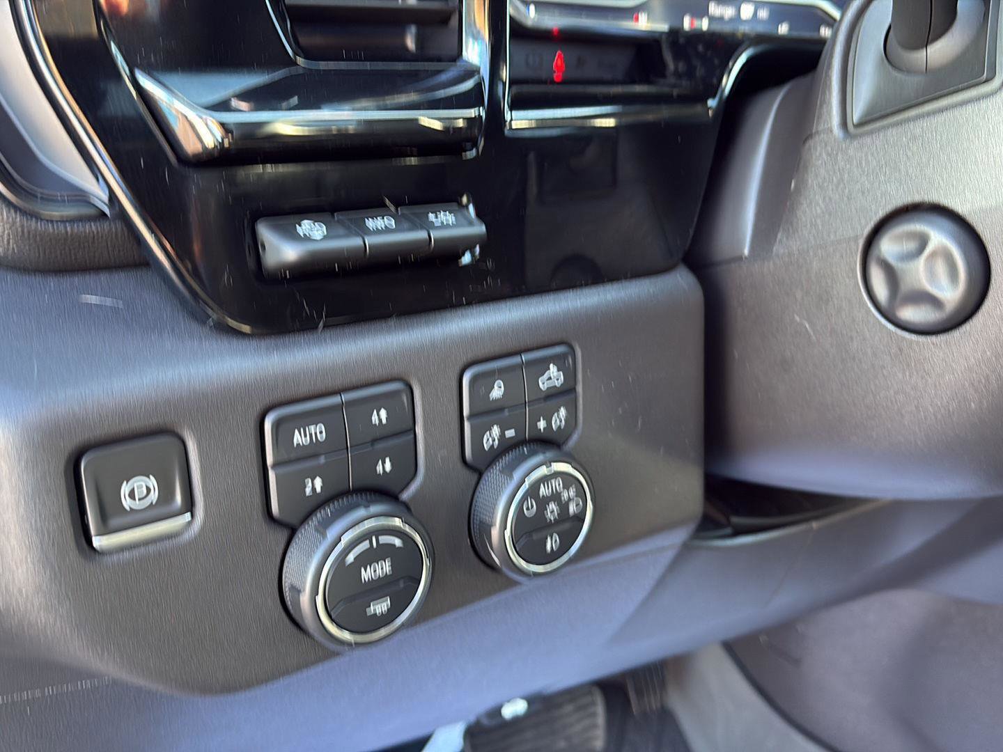 Used 2024 Chevrolet Silverado 1500 ZR2 w/ Technology Package image 17