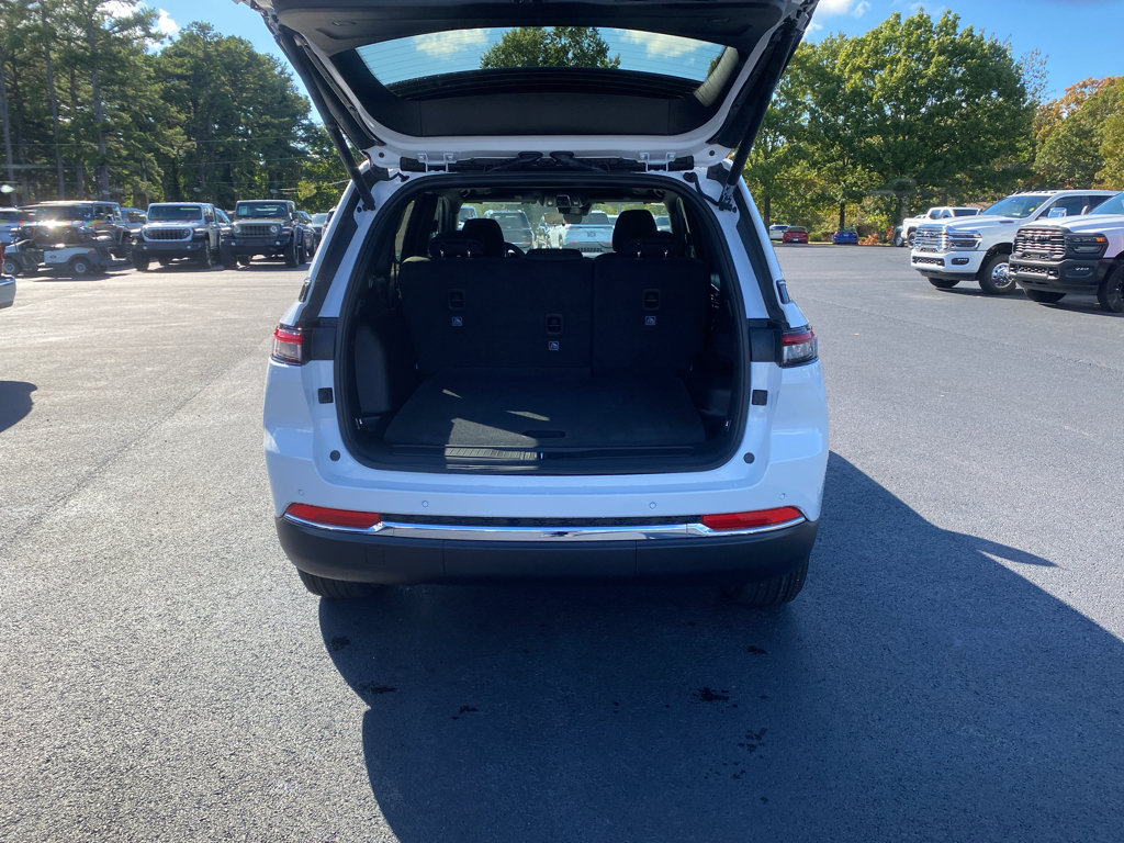 New 2027 Jeep Grand Cherokee Laredo X AWD/4WD image 14
